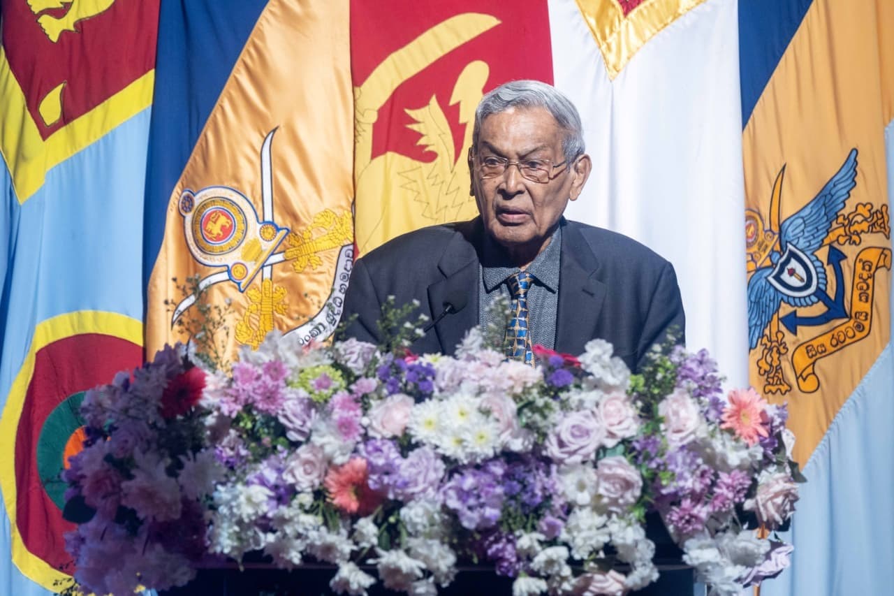 Chief Guest General (Retd) G. H. de Silva, author of the Foreword to Beyond Rank, addressing the gathering.