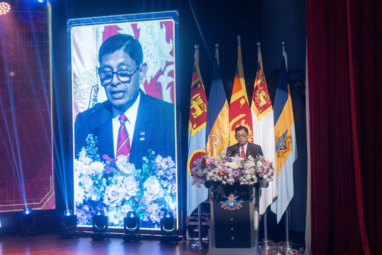 Major General (Retd) Milinda Peiris addressing the gathering at the launch of his biography.
